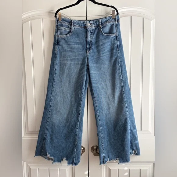 PILCRO Blue Wide Leg Raw Hem Denim Jeans Pants Women's Size 31 Medium Wash - Picture 1 of 12